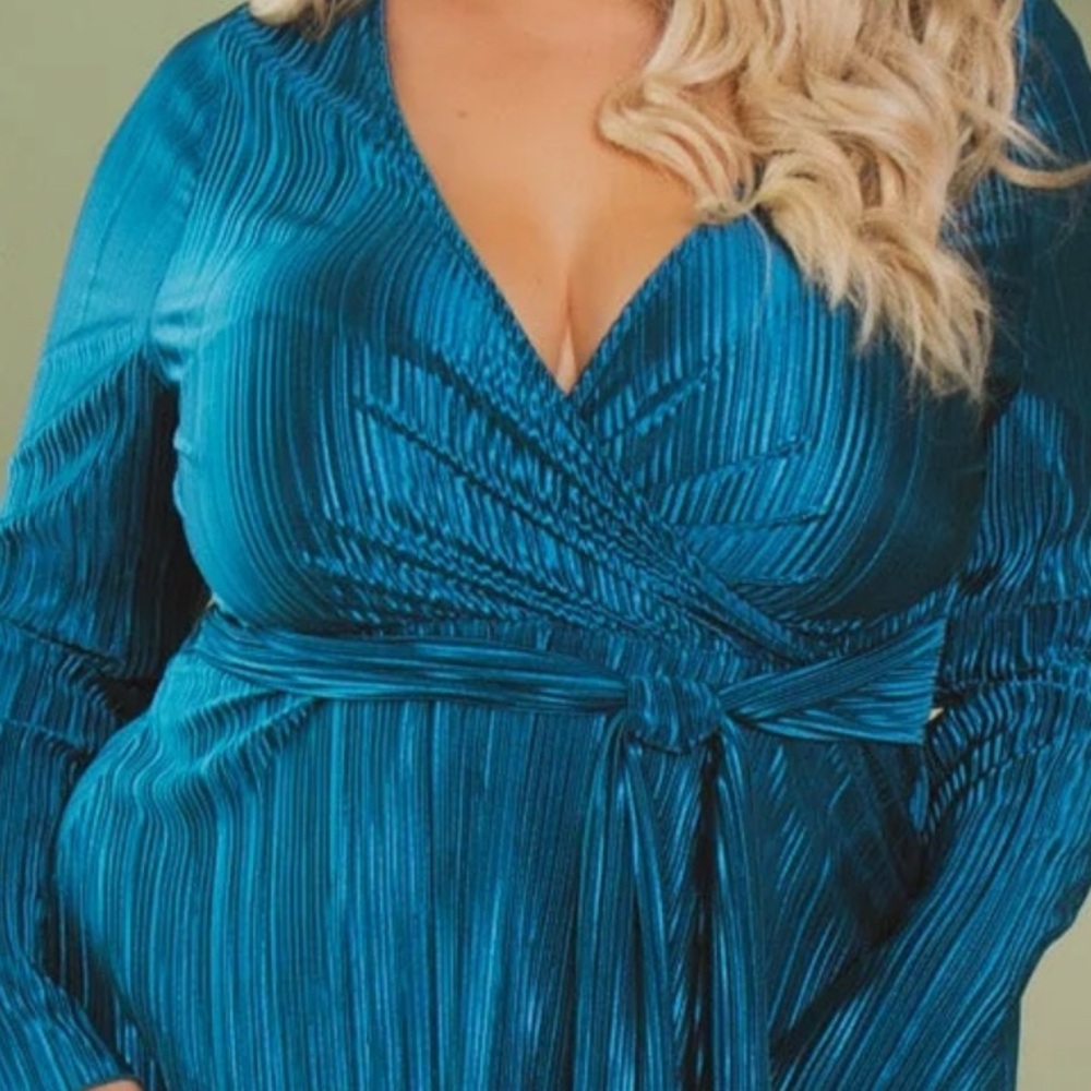 Gorgeous dress 3X NEW long sleeves